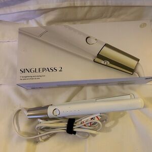 T3 White and Silver Styling Tool